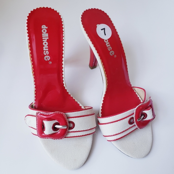 Vintage Dollhouse Cream and Red Slip-on Heels - Picture 5 of 16